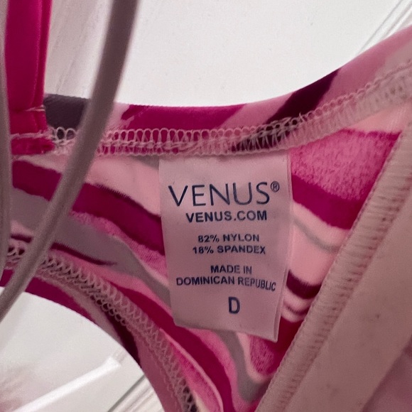 Venus swim top and skirted bottoms. - Picture 3 of 7